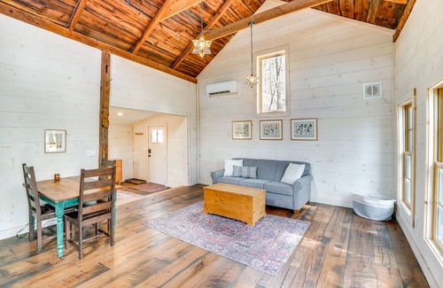 Town of New Baltimore Apartment | Cozy Catskills Cabin Retreat on 100 Acres with Lake