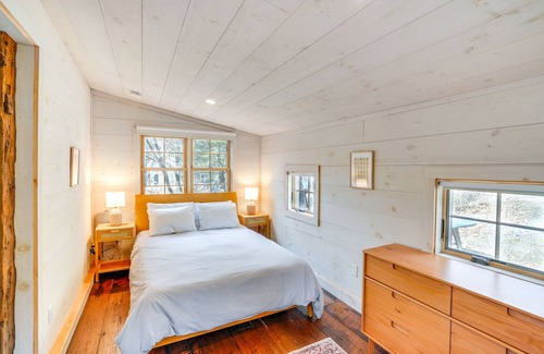 Town of New Baltimore Apartment | Cozy Catskills Cabin Retreat on 100 Acres with Lake