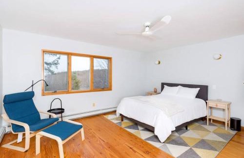 Ellenville Ski Chalet | Modern Catskills 4-Bed Retreat on 105 Acres, Family-Friendly