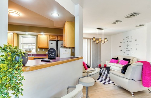 Loch Sheldrake House | Pet-Friendly New York Retreat with Balcony & Spa Access