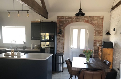 Markham Moor Cottage | Cattlebeam Cottage, 3 bedroom converted barn with 2 bathrooms set in beautiful grounds