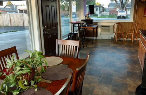 Lovell Hotel | Discover Cattlemen Motel: Rated 8.8 with Family-Friendly Amenities
