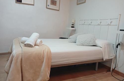 Old Town Apartment | Family-Friendly Cau d'en Magí - Highly Rated Retreat