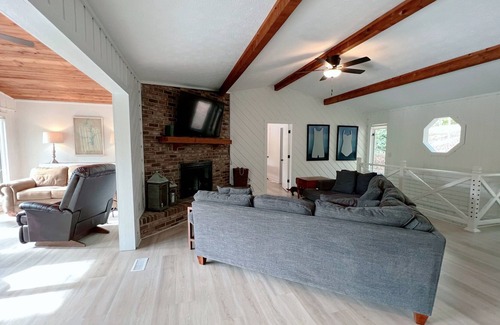 Reed Creek House | Experience Cause Beaches Be Salty Lake House with Pool & Spa