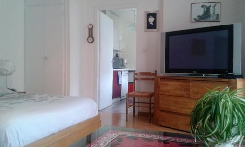 Quartier Saint-Leon Apartment | Pet-Friendly Retreat at Cavalerie - Rated 8.9/10 by Guests