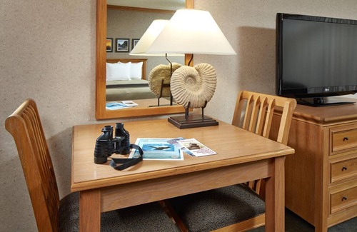 San Simeon Hotel | Cavalier Resort Premium King | Pools, Coastal Kitchen & Near San Simeon Sights