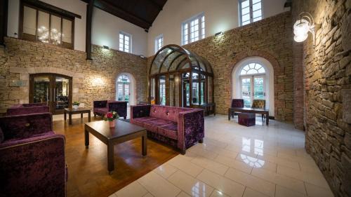Cavan Hotel | Indulge in Comfort at Cavan Crystal Hotel - 4-Star Retreat