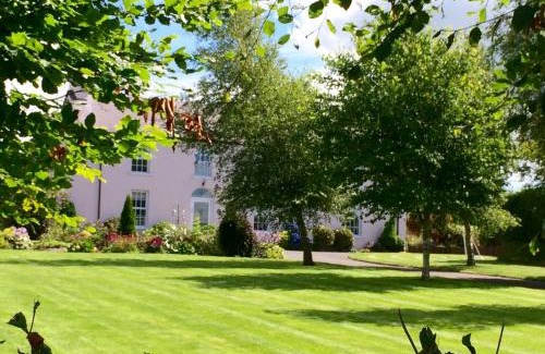 Newry House | Discover Cavan House: Oceanfront Bliss Awaits You