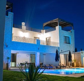 Ounagha Cabin | Discover Cavanna Lodge: Oceanfront Pool & Spa Retreat