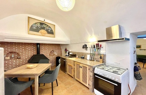 Cullar House | Inviting EdiNah Complex: Relax with Pools & Family Amenities