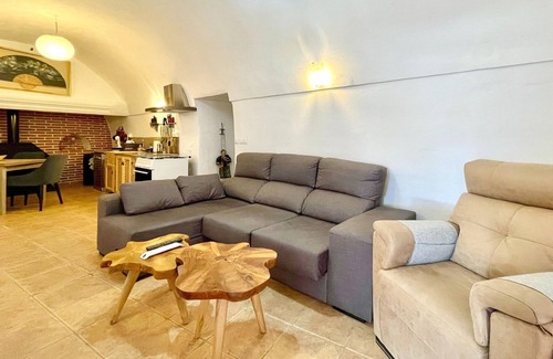 Cullar House | Inviting EdiNah Complex: Relax with Pools & Family Amenities