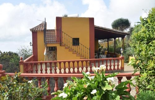 Montijos House | Discover Belvilla by OYO Casita Orotava with Pool Access