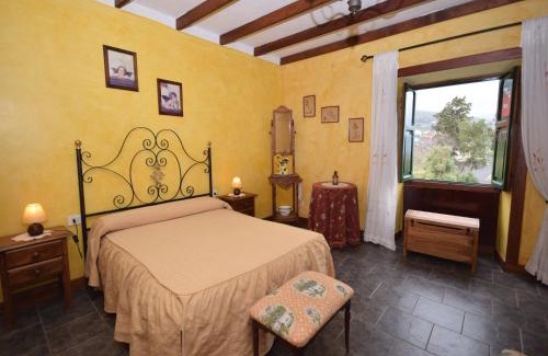 Montijos House | Discover Belvilla by OYO Casita Orotava with Pool Access