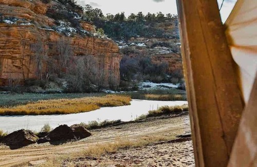 Kanab Cabin | Waterfront Glamping Tent #3: Family-Friendly Experience
