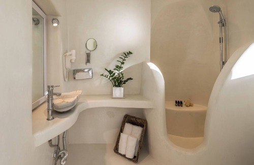 Kamari Hotel | Cave Nest Junior Suite with Caldera View *access via numerous steps