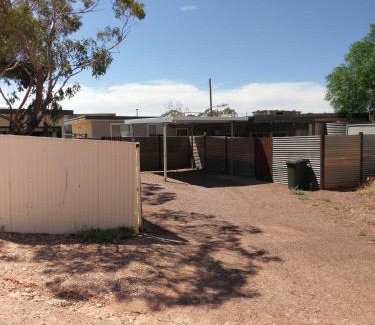 Coober Pedy Apartment | Cozy Cave Place Units: Family-Friendly Retreat Awaits