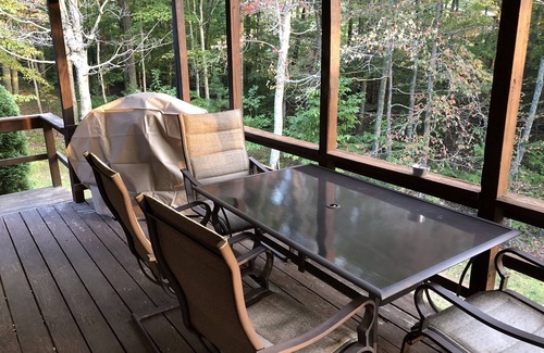 Wellington Cottage | Discover Red River Lake Retreat: Guest Rated 9.8/10 Stay