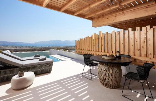 Milos Hotel | Elegant Cave Suites Milos with Ocean Views and Breakfast