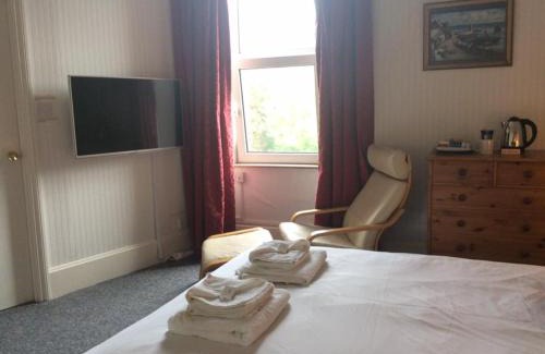Clevedon Bed & Breakfast | Cozy Cavell House Bed and Breakfast for Memorable Stays