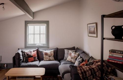 Hobart Central Business District House | Family-Friendly Cavell Street Cottage in West Hobart
