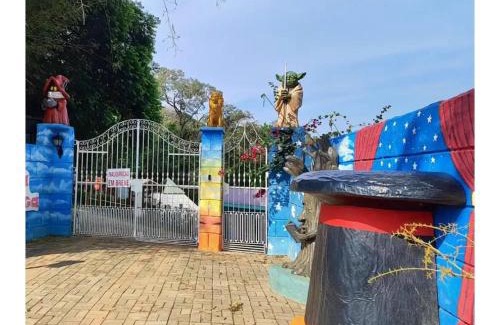 Bueno Brandao House | Pet-Friendly Retreat at Casa dos Flinstones, Vila Mágica