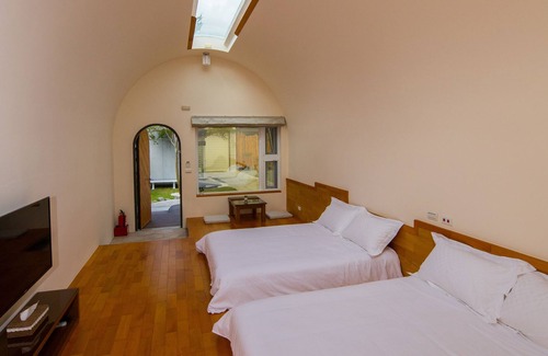 Guanshan Bed & Breakfast | Caves B&B