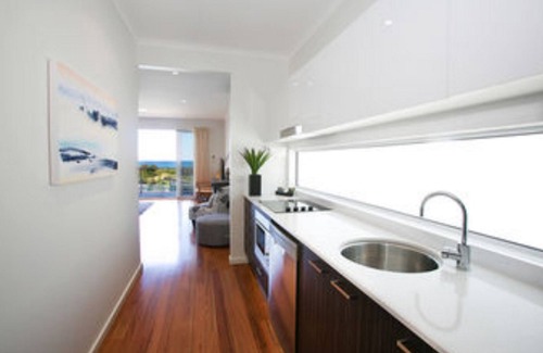Caves Beach Hotel | Discover Caves Coastal Bar & Bungalows: Rated 9/10 with Ocean Views