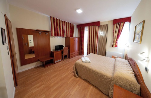 Moncalieri Hotel | Budget-Friendly Cavour Resort with Family Amenities Included