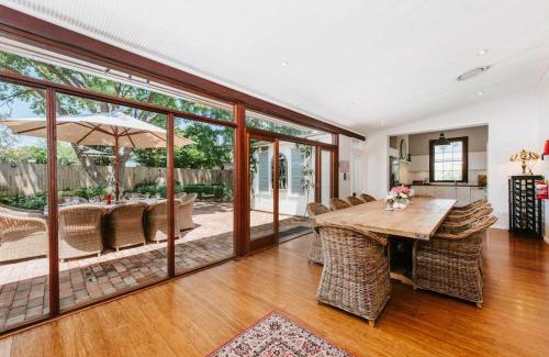 Central Mudgee House | Pet-Friendly Cawarra on the Park - Historic Mudgee Escape