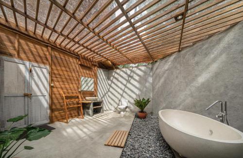 Batu Karas Villa | Charming Cay's House Batukaras: 4-Star Family-Friendly Retreat