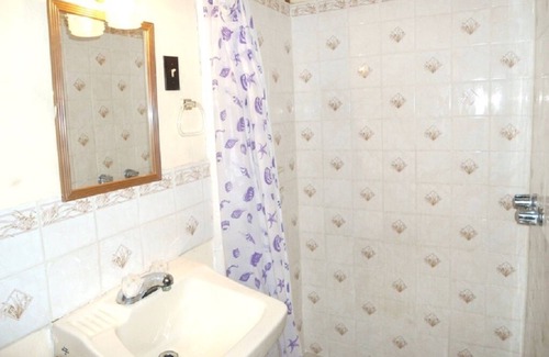Caye Caulker Hotel | Guest Rated 10/10: Caye Caulker Private Room with Spa
