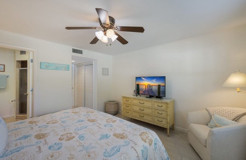 Holmes Beach Condo | Oceanfront Cayman Cay 107: Family-Friendly Condo Retreat