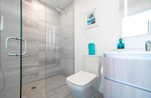 Seven Mile Beach Apartment | Elegant Oceanfront Cayman Luxury Rentals at The Grove
