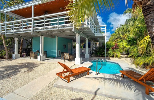 Breezeswept Beach Estates House | Cayman Retreat: Cozy pool home