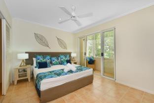 Port Douglas Resort | Inviting Cayman Villas Port Douglas with Pool & Hot Tub