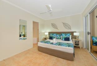 Port Douglas Resort | Inviting Cayman Villas Port Douglas with Pool & Hot Tub