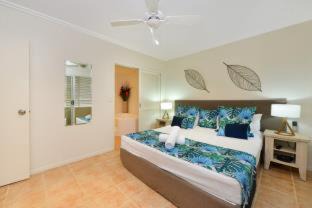 Port Douglas Resort | Inviting Cayman Villas Port Douglas with Pool & Hot Tub