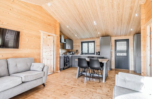 Driffield Ski Chalet | Comfortable 2 Bedroom Accommodation in Nafferton with Kitchen