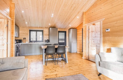 Driffield Ski Chalet | Comfortable 2 Bedroom Accommodation in Nafferton with Kitchen