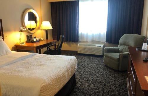 Ithaca Hotel | Enjoy Oceanfront Comfort at Cayuga Blu with Great Amenities