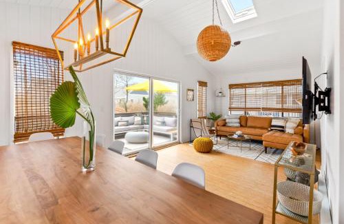 Ocean Bay Park House | Bright and Inviting Cayuga Street Sunshine Retreat