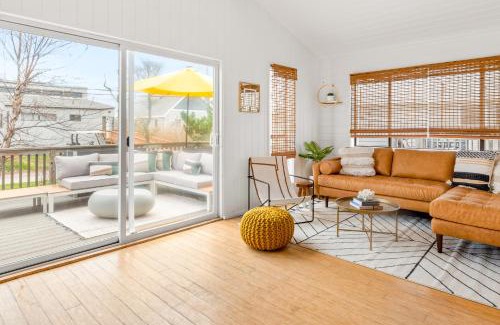 Ocean Bay Park House | Bright and Inviting Cayuga Street Sunshine Retreat