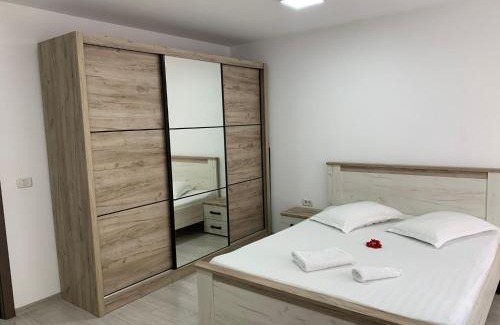 Ramnicu Valcea Apartment | Modern Central Accommodation with Family-Friendly Amenities
