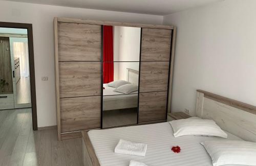 Ramnicu Valcea Apartment | Modern Central Accommodation with Family-Friendly Amenities