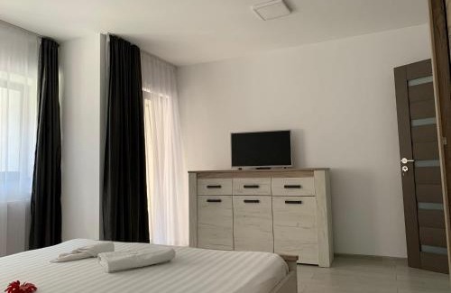 Ramnicu Valcea Apartment | Modern Central Accommodation with Family-Friendly Amenities