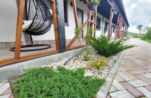 Seica Mare House | Budget-Friendly Stay at Cazare D&G with Hot Tub & Breakfast
