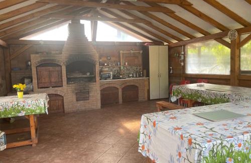 Viisoara House | Budget-Friendly Stay with Family-Friendly Amenities