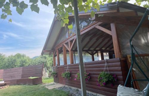 Viisoara House | Budget-Friendly Stay with Family-Friendly Amenities