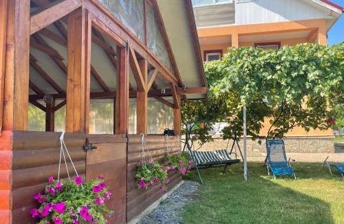 Viisoara House | Budget-Friendly Stay with Family-Friendly Amenities