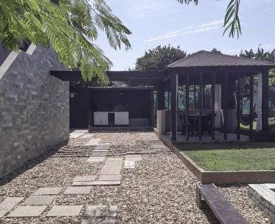 Techirghiol House | Pet-Friendly Villa T in Techirghiol with Ocean Views